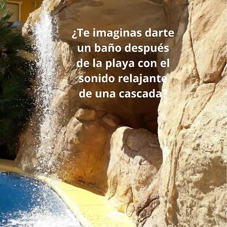 Cascadas Cerca De Playa Y Centro