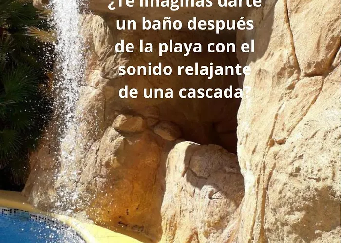 Cascadas Cerca De Playa Y Centro